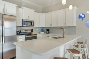 Cottage (2 Bedrooms) | Interior - Gulf Shores Home w/ Shared Pool, 2 Blocks to Beach (Gulf Shores)