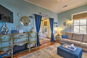 Cottage (2 Bedrooms) | Interior - Walk to Poretto Beach: Tropical Oasis in Galveston (Galveston)