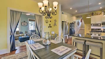 Cottage (2 Bedrooms) | Interior