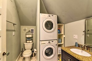 Cottage (2 Bedrooms) | Interior - 5 Blocks to Beach: Coastal Cottage in Galveston! (Galveston)