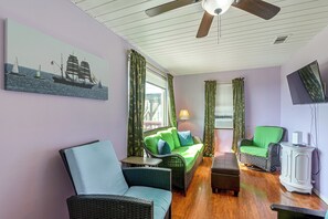 Interior - Steps to Private Beach! Pet-friendly Getaway (Galveston)