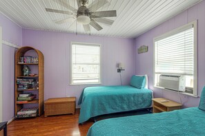 Interior - Steps to Private Beach! Pet-friendly Getaway (Galveston)