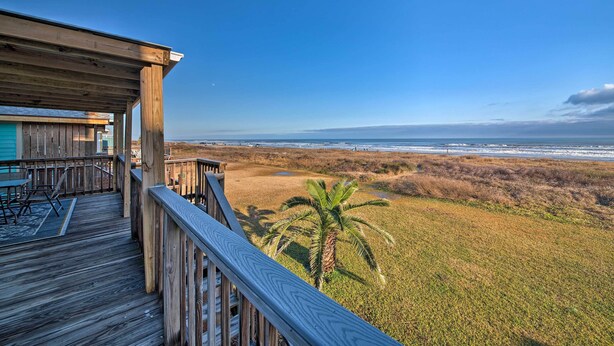 A wooden deck with a view of the beach and ocean. - Steps to Gulf! Pet-friendly Galveston Getaway (Galveston)
