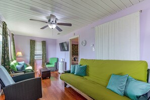 Interior - Steps to Private Beach! Pet-friendly Getaway (Galveston)