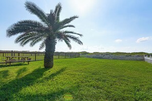 Interior - Steps to Private Beach! Pet-friendly Getaway (Galveston)