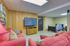 House (5 Bedrooms) | Interior