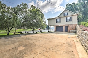 Interior - Waterfront Lay Lake Retreat w/ Dock & 3 Piers! (Shelby)