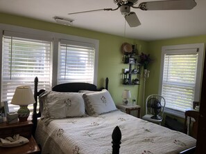 6 bedrooms, WiFi, bed sheets, wheelchair access