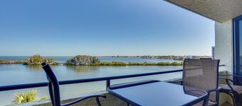 Cozy Condo w/ Gulf View, Bird Watching + Telescope