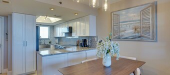 Cozy Condo w/ Gulf View, Bird Watching + Telescope