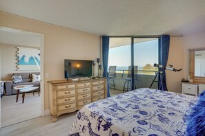 Apartment (2 Bedrooms) | Interior - Cozy Condo w/ Gulf View, Bird Watching + Telescope (Hudson)
