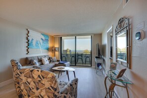 Apartment (2 Bedrooms) | Interior - Cozy Condo w/ Gulf View, Bird Watching + Telescope (Hudson)