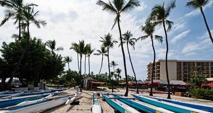 Kailua-kona Condo w/ Lanai, Walk to Beach + Pier!
