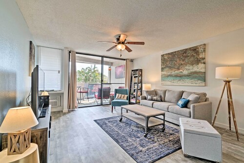 Kailua-kona Condo w/ Lanai, Walk to Beach + Pier!