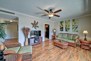 Apartment (1 Bedroom) | Interior - Downtown Air Conditioned Condo: Walk to Beaches (Kailua-Kona)
