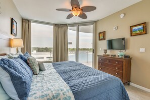 Interior - Walk to Beach: Poolside Oasis in Palms of Destin! (Destin)