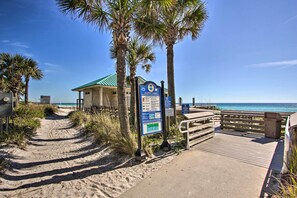 Interior - Walk to Beach: Poolside Oasis in Palms of Destin! (Destin)