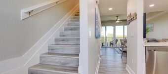 1 Mi to Beach: Coastal-zen Ruskin Retreat!