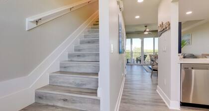 1 Mi to Beach: Coastal-zen Ruskin Retreat!