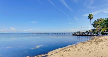 Coastal-zen Ruskin Retreat < 1 Mi to Beach!