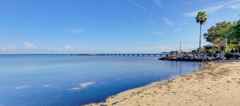 Coastal-zen Ruskin Retreat < 1 Mi to Beach!