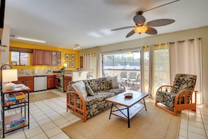 Apartment (2 Bedrooms) | Interior - Centrally Located Kailua-kona Condo w/ Lanai! (Kailua-Kona)