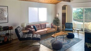 Living area - Running Springs Cabin < 7 Mi to Lake + Skiing (Running Springs)