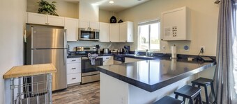 Updated Las Vegas House: Patio & Solar Heated Pool