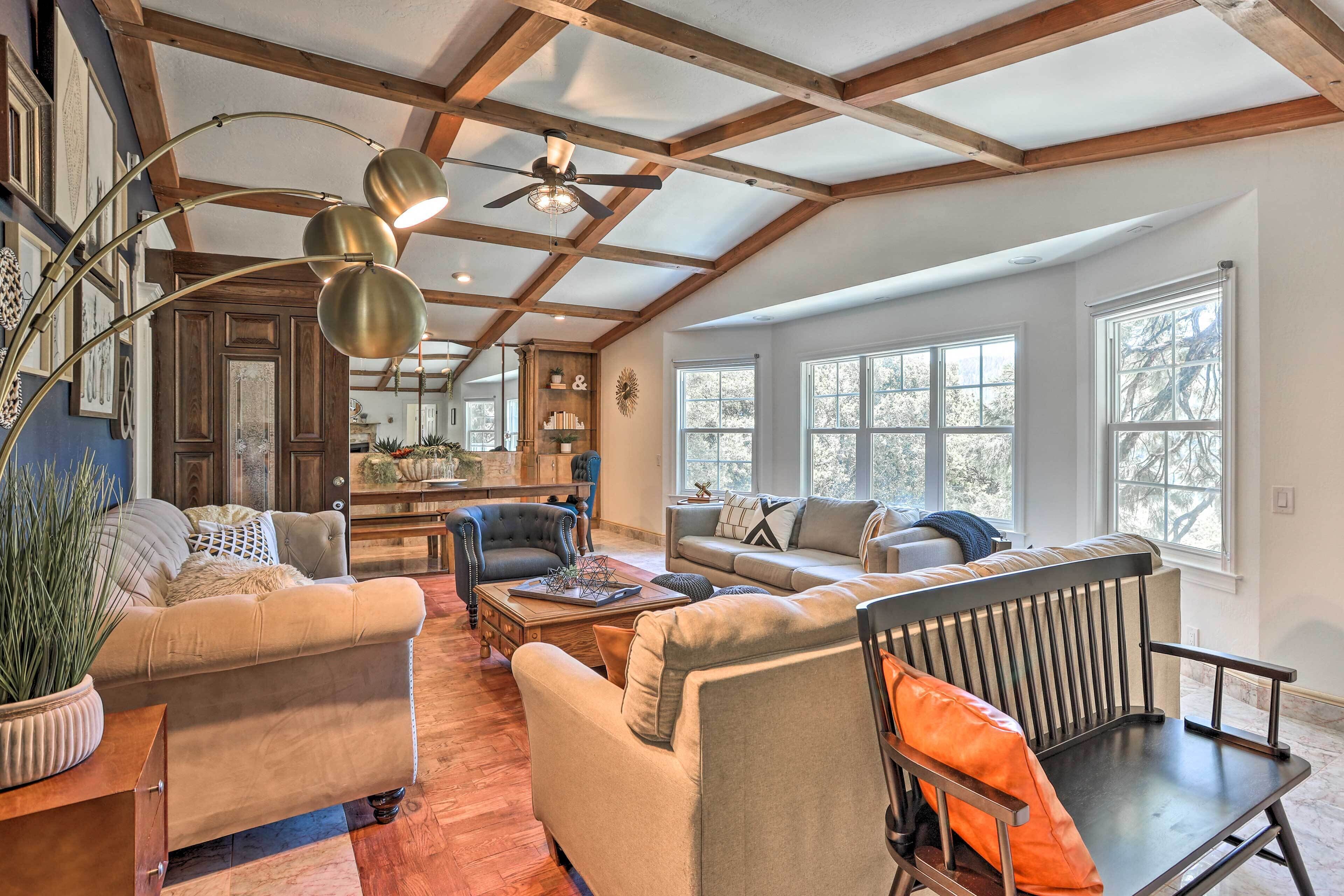 House (5 Bedrooms) | Interior