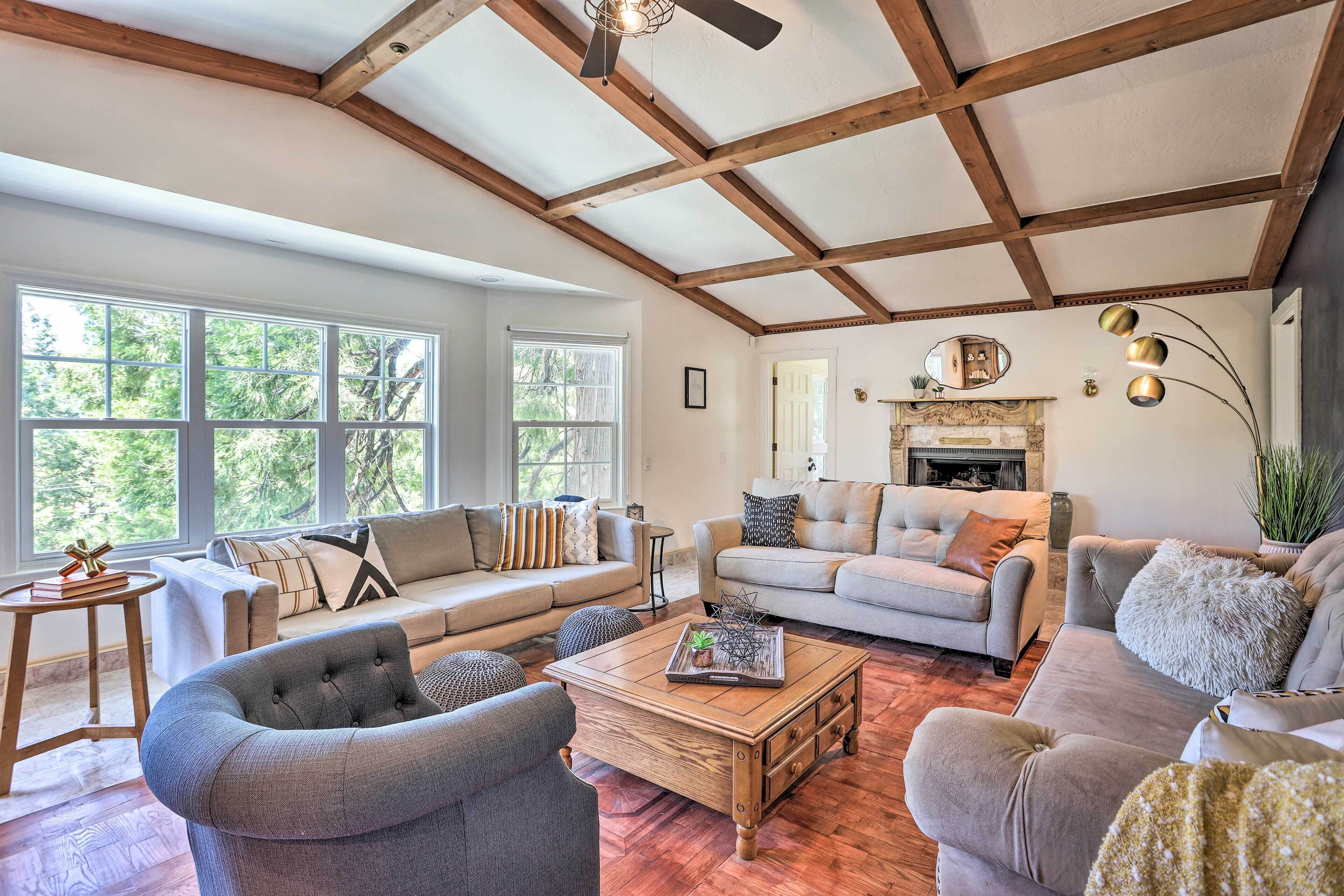 House (5 Bedrooms) | Interior