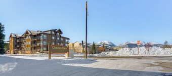7 Mi to Ski Resort: Dillon Condo w/ Mtn Views