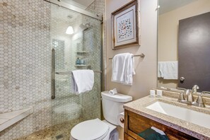 Apartment (2 Bedrooms) | Interior - 7 Mi to Ski Resort: Dillon Condo w/ Mtn Views (Dillon)