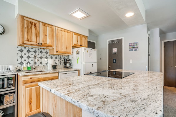 Apartment (2 Bedrooms) | Interior - 7 Mi to Ski Resort: Dillon Condo w/ Mtn Views (Dillon)