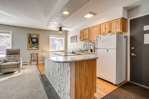 Apartment (2 Bedrooms) | Interior - 7 Mi to Ski Resort: Dillon Condo w/ Mtn Views (Dillon)