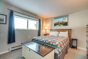 Apartment (2 Bedrooms) | Interior - 7 Mi to Ski Resort: Dillon Condo w/ Mtn Views (Dillon)