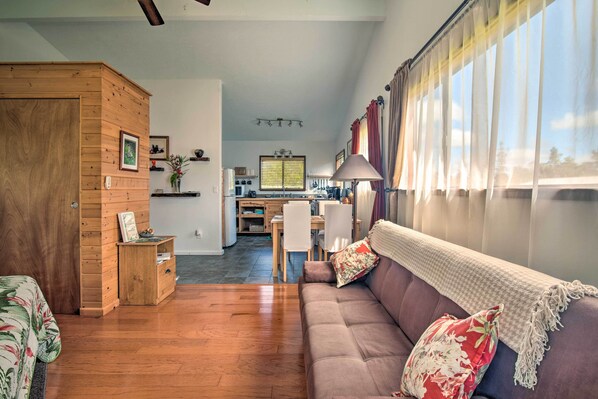 Apartment (0 Bedroom) | Interior - 'fern Cottage' Island Escape With Rainforest View! (Mountain View)