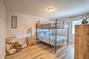 Casa (3 Bedrooms) | 3 dormitoris, planxa i posts de planxar i roba de llit