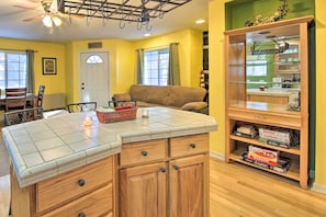 Interior - Cozy Home w/ Wood Fireplace: 4 Mi to Big Bear Lake (Big Bear City)