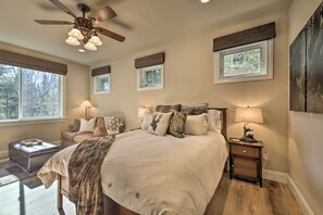 5 habitaciones, escritorio y espacio para trabajar con laptop