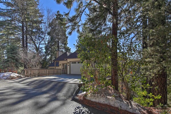 Interior - Sugar Bear Lodge w/ Game Room - 5 Mi to Village! (Twin Peaks)