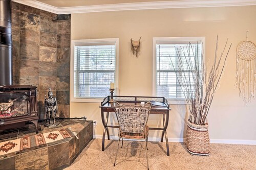 Huge Lake Arrowhead Home w/ 3 Decks & Grill!