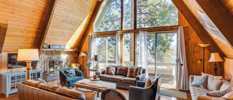 House (6 Bedrooms) | Interior