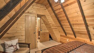 House (6 Bedrooms) | Interior