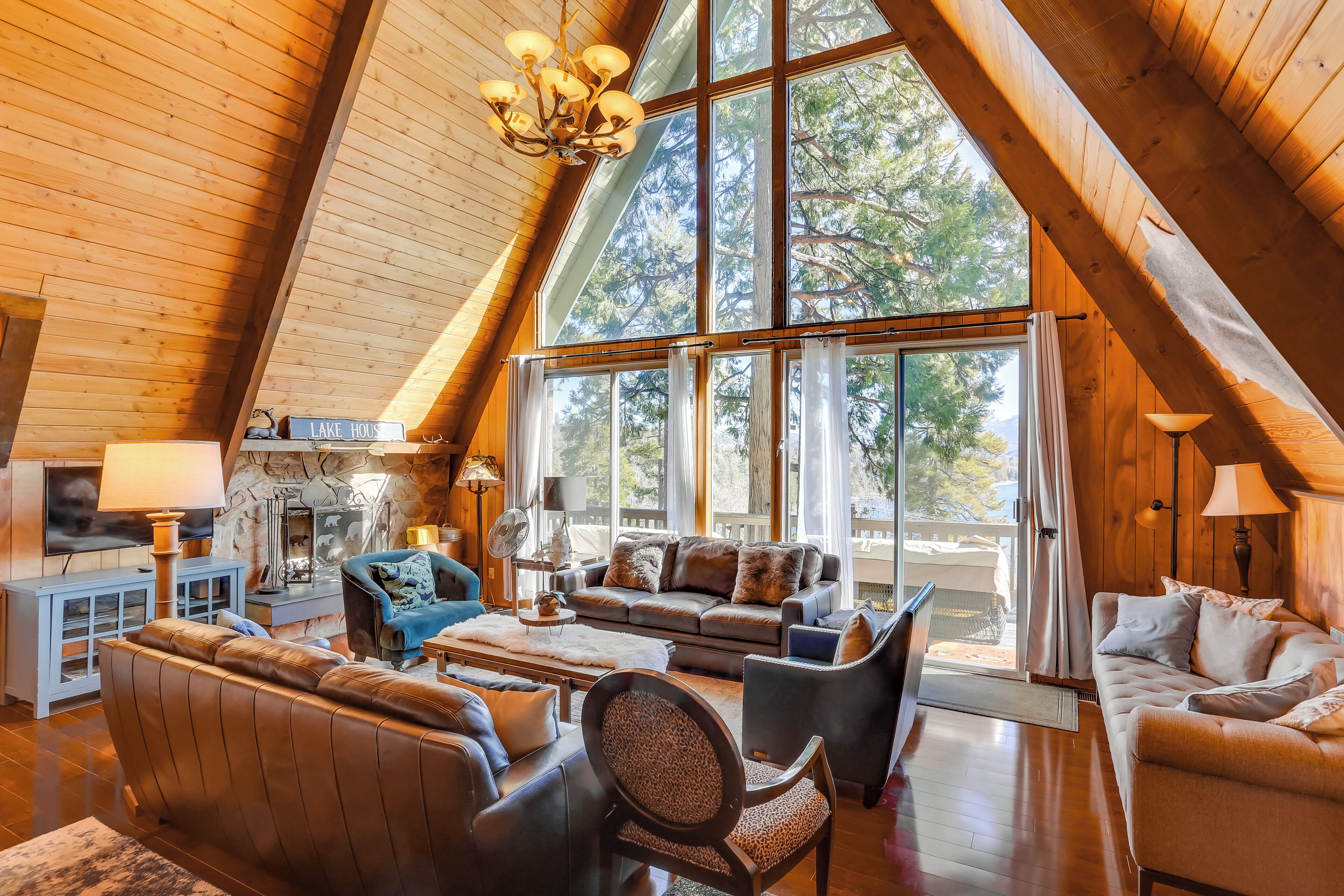 House (6 Bedrooms) | Interior