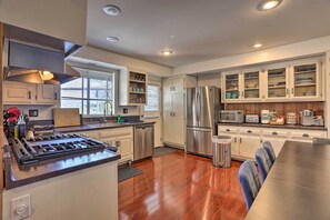 ハウス (6 Bedrooms) | 内��装