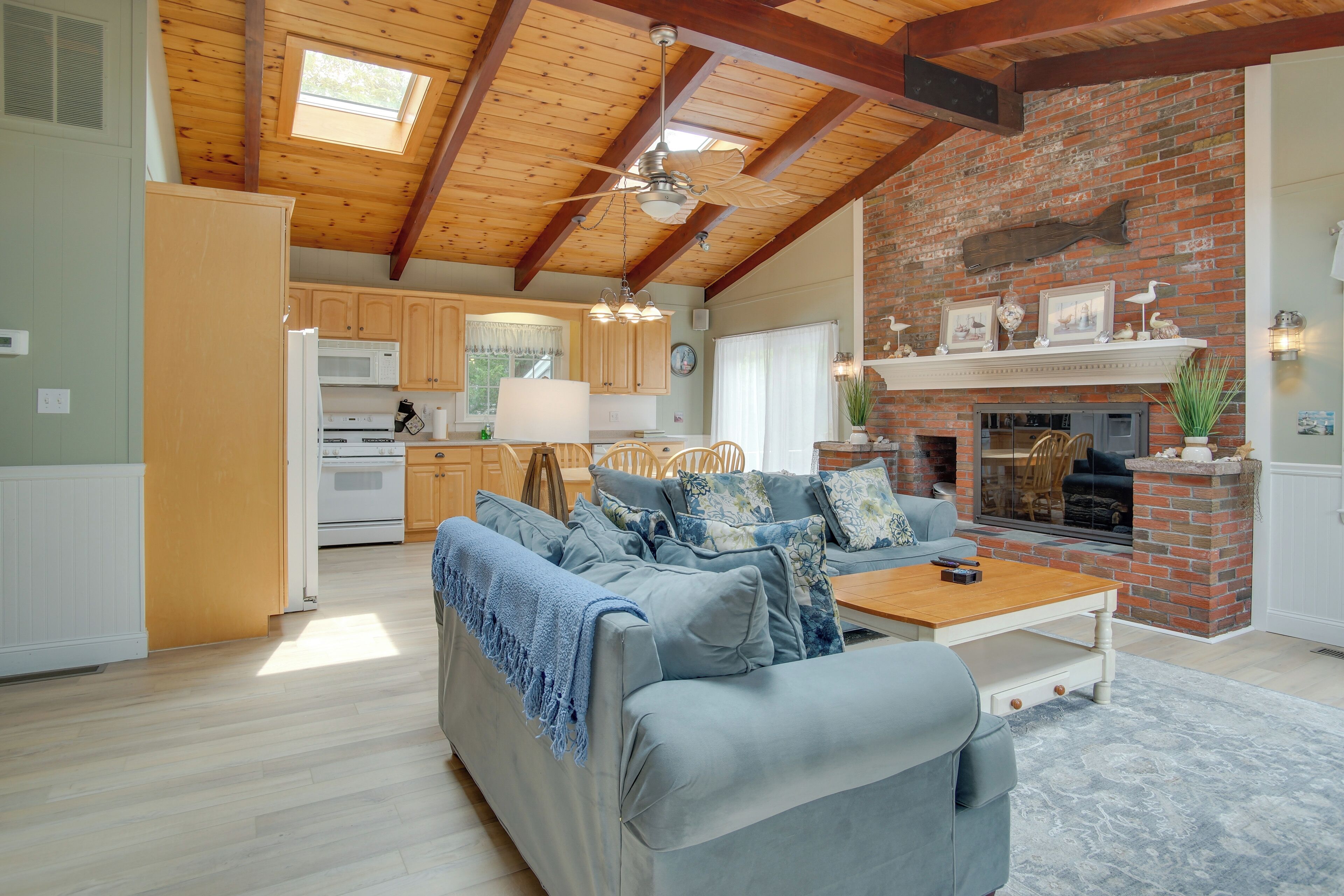 House (4 Bedrooms) | Front of property