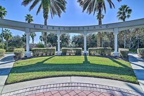 Interior - 5 Mi to Disney: Emerald Island Poolside Retreat (Kissimmee)