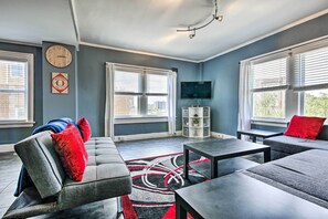 TV - Kansas City Penthouse: Near Museums & Plaza! (Kansas City)