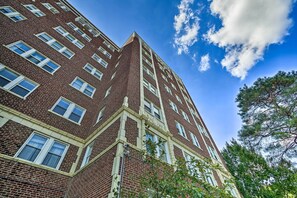 Exterior - Kansas City Penthouse: Near Museums & Plaza! (Kansas City)