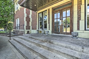 Exterior detail - Kansas City Penthouse: Near Museums & Plaza! (Kansas City)